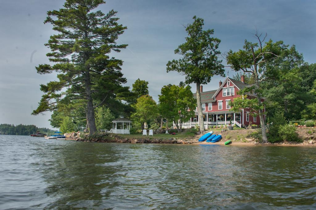 Lake House At Ferry Point Sanbornton Rom bilde