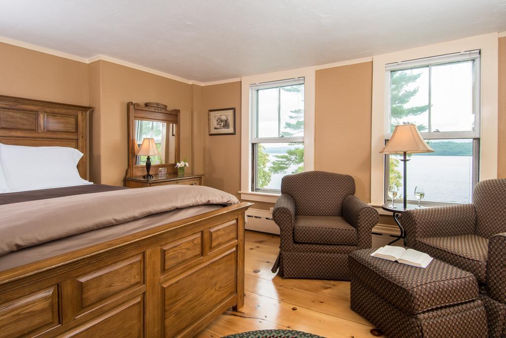 Lake House At Ferry Point Sanbornton Rom bilde